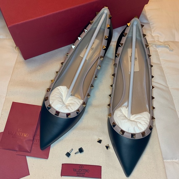 Valentino Shoes - Sold Valentino Black Rockstud Trim 50mm pumps
